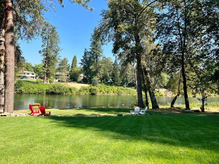 Deluxe Cabin 1 - Rogue River Resort Grants Pass Buitenkant foto